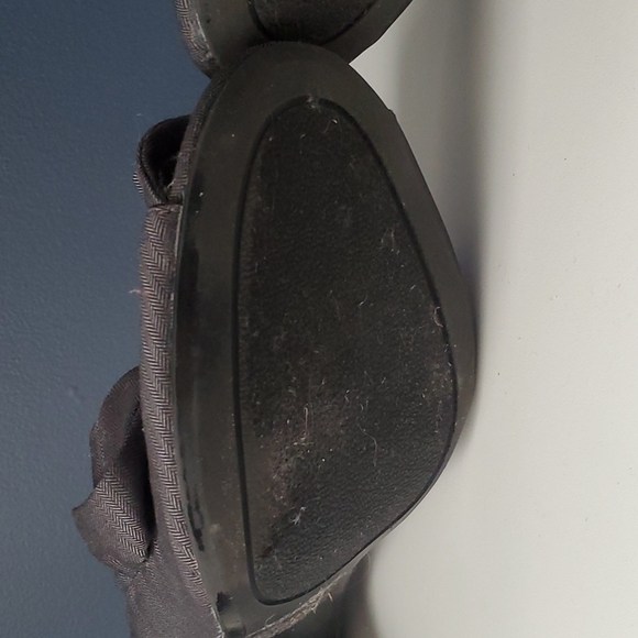 Ann Marino Ruffled Heels - Picture 8 of 8